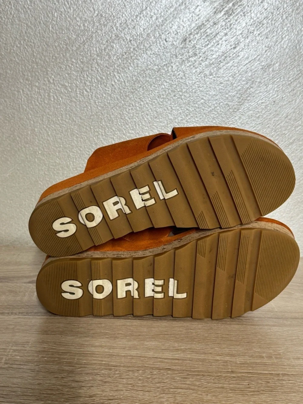 Sorel Women’s 10.5 Cameron Platform Sun Orange Suede Mules Platform Wedge